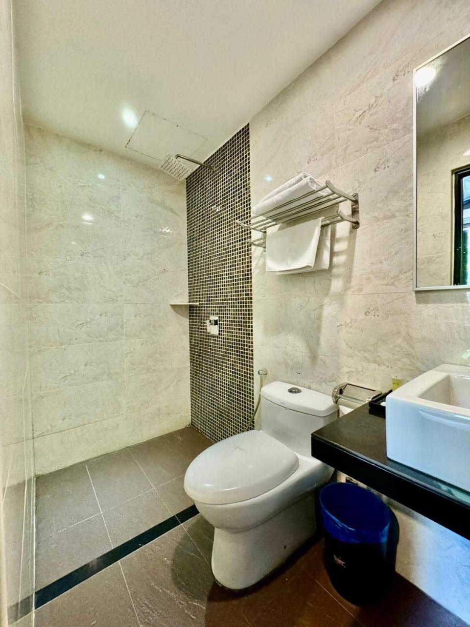 Chariton Hotel Nusa Bestari Johor Bahru Exterior foto